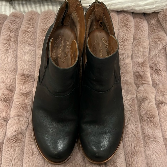 Kork Ease black ankle bootie size 7.5 - Picture 2 of 11